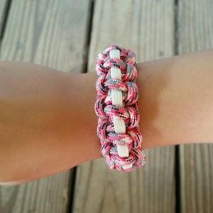 GIRLS Aromatherapy Tactical 550 Paracord Bracelet